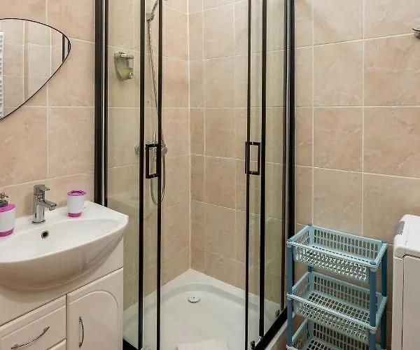 Апартаменти Bv Black And White *