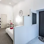 Bv Black And White Apartment *