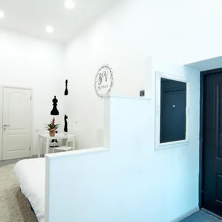 Bv Black And White إلفيف